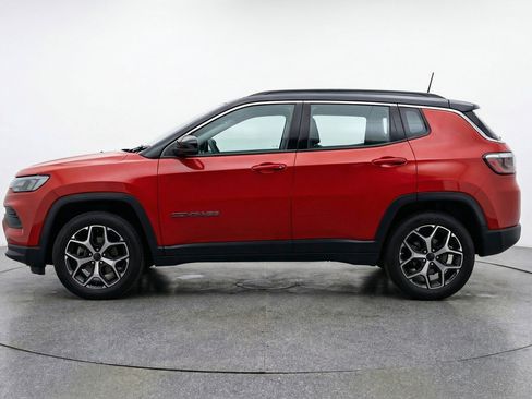 Used 2025 Jeep Compass Limited AWD/4WD image 5