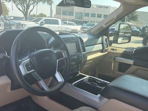 Used 2019 Ford F250 Lariat w/ Lariat Ultimate Package AWD/4WD image 6