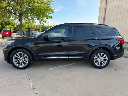 Used 2020 Ford Explorer XLT w/ Equipment Group 202A AWD/4WD image 9