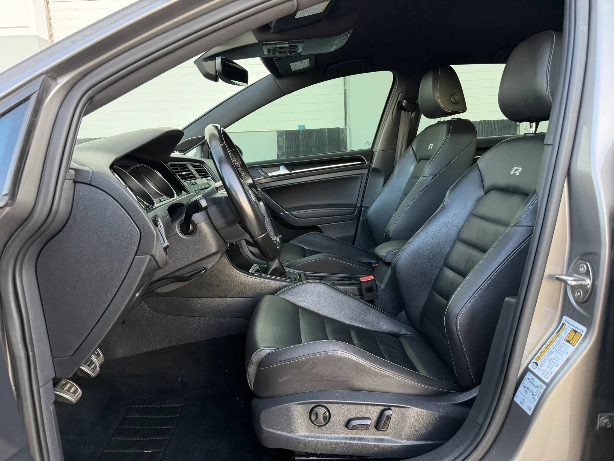 Used 2017 Volkswagen Golf R 4-Door AWD/4WD image 10