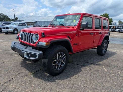 Used 2025 Jeep Wrangler Unlimited Sahara AWD/4WD image 8