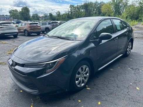 Used 2025 Toyota Corolla LE FWD image 8