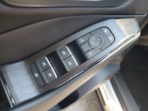 Certified 2025 Nissan Rogue SL w/ SL Premium Package FWD image 29