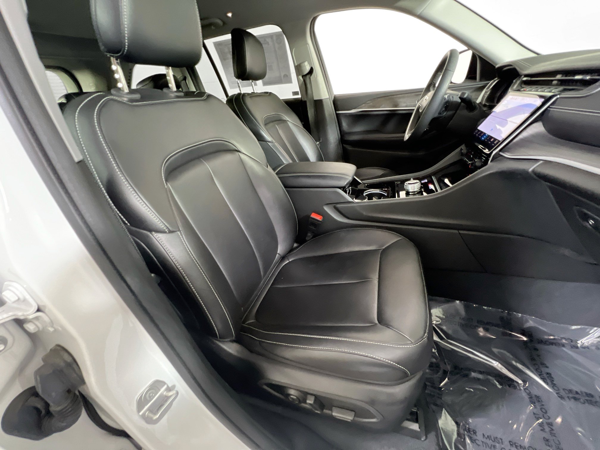 Used 2023 Jeep Grand Cherokee Limited AWD/4WD image 27