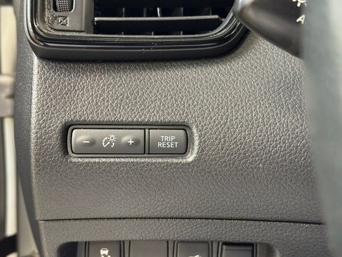 Used 2018 Nissan Rogue SV image 29