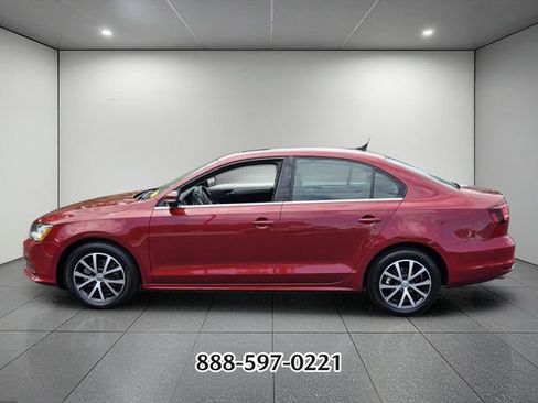 Used 2017 Volkswagen Jetta SE FWD image 2