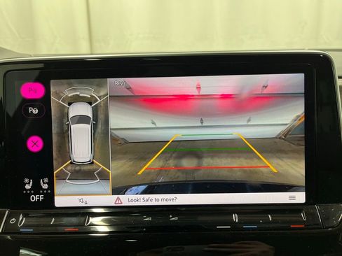 Certified 2025 Volkswagen Atlas SEL Premium R-Line image 18