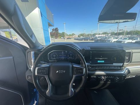 Certified 2022 Chevrolet Silverado 1500 RST AWD/4WD image 10