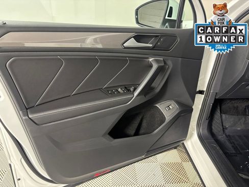 Used 2024 Volkswagen Tiguan SE image 11