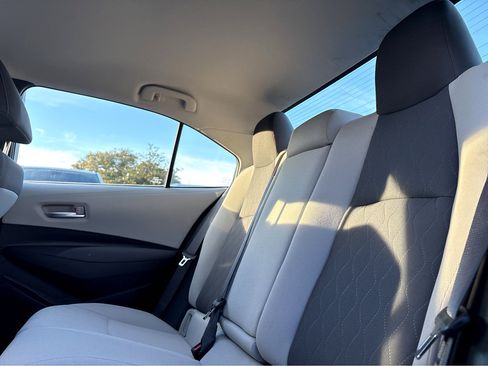 Used 2020 Toyota Corolla LE image 18