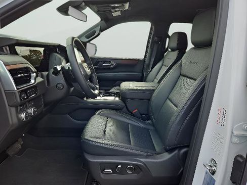 Used 2025 GMC Yukon XL Denali AWD/4WD image 28
