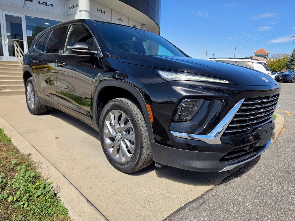Used 2025 Buick Enclave Preferred AWD/4WD image 3