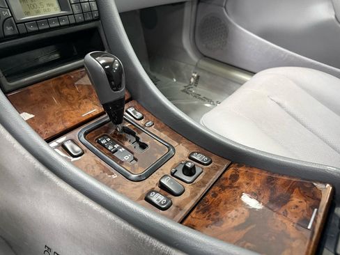Used 2001 Mercedes-Benz CLK 320 Coupe image 18