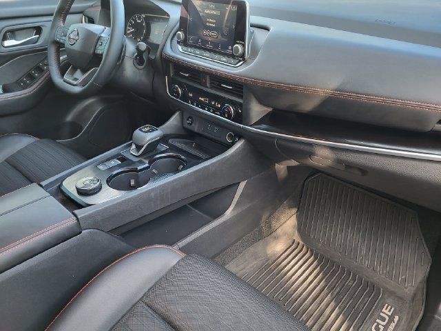Used 2025 Nissan Rogue SV AWD/4WD image 24