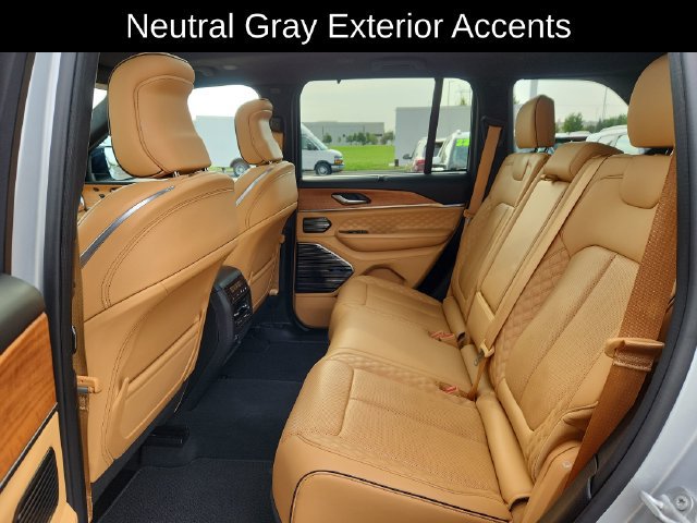 Used 2025 Jeep Grand Cherokee Summit AWD/4WD image 27