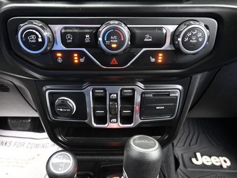 Used 2021 Jeep Gladiator Sport AWD/4WD image 13