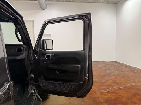 Used 2024 Jeep Gladiator Rubicon w/ Convenience Group AWD/4WD image 62