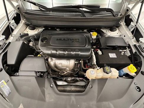 Used 2021 Jeep Cherokee Latitude AWD/4WD image 18