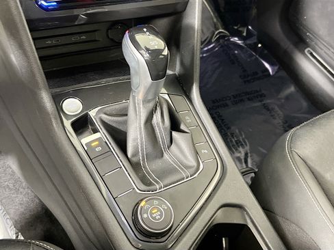 Used 2023 Volkswagen Tiguan SE R-Line image 16