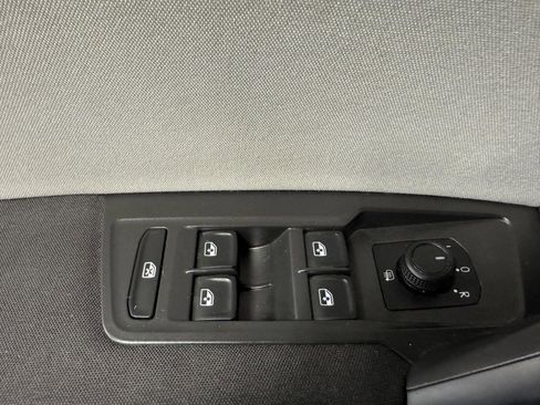 Used 2019 Volkswagen Tiguan S w/ Driver Assistance Package image 35