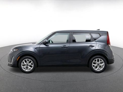 Used 2025 Kia Soul LX w/ LX Technology Package FWD image 4