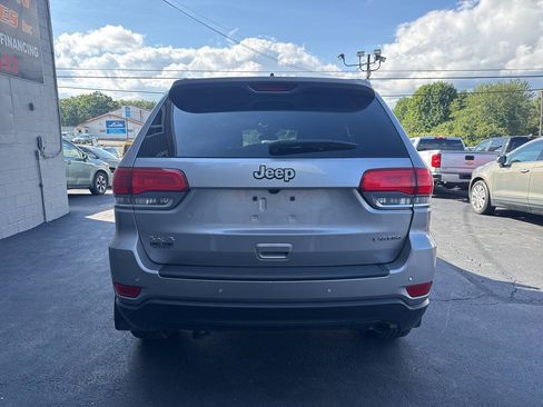 Used 2019 Jeep Grand Cherokee Laredo AWD/4WD image 5