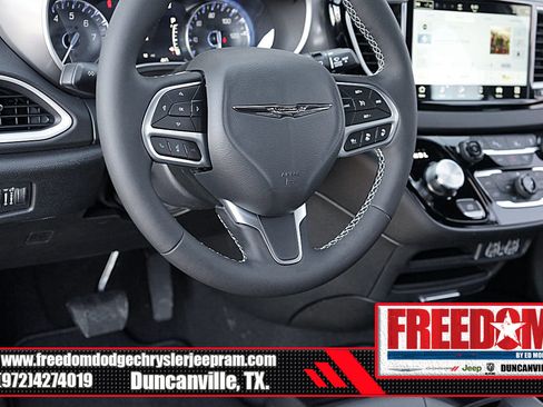 New 2025 Chrysler Voyager LX image 26