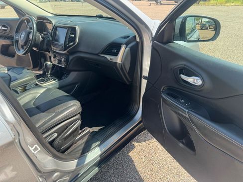 Used 2016 Jeep Cherokee Limited FWD image 41