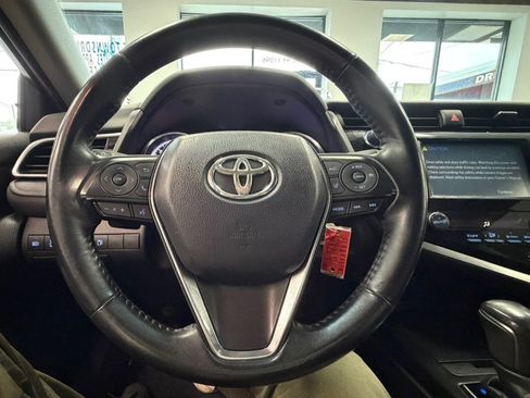 Used 2018 Toyota Camry SE FWD image 39