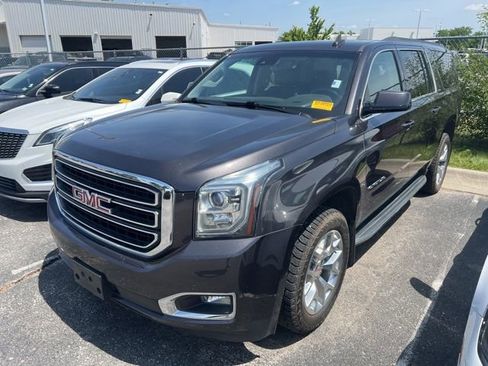 Used 2016 GMC Yukon XL SLT w/ Open Road Package AWD/4WD image 3