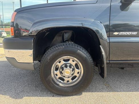 Used 2005 Chevrolet Silverado 2500 LS AWD/4WD image 13