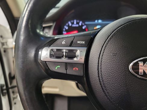 Used 2017 Kia Cadenza Premium FWD image 25
