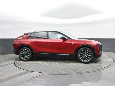 New 2025 Cadillac Lyriq Sport image 9