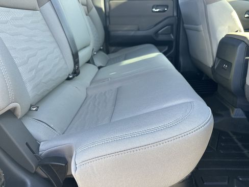 Used 2022 Nissan Frontier SV w/ Technology Package image 16