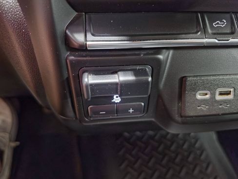 Used 2022 Chevrolet Silverado 2500 W/T AWD/4WD image 35