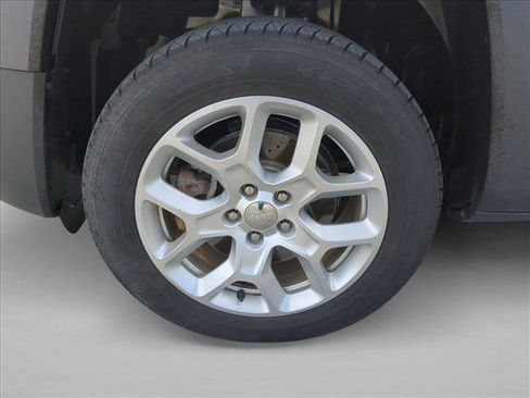 Used 2016 Jeep Renegade Latitude image 24