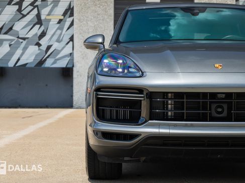 Used 2023 Porsche Cayenne Turbo S AWD/4WD image 4