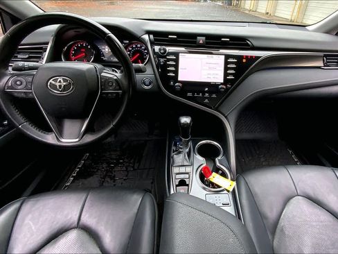 Used 2020 Toyota Camry XSE image 15