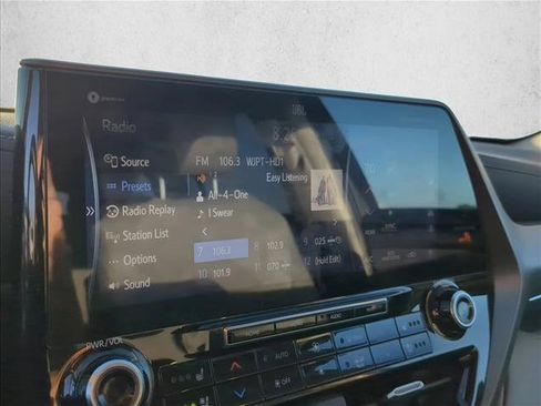 Used 2021 Toyota Highlander Limited image 19