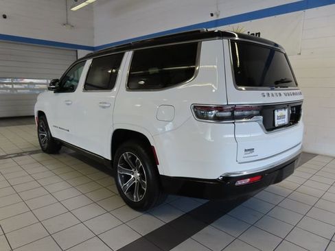 Used 2023 Jeep Grand Wagoneer 4WD image 11