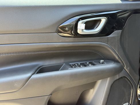 New 2025 Jeep Compass Latitude w/ Sun & Sound Group image 12