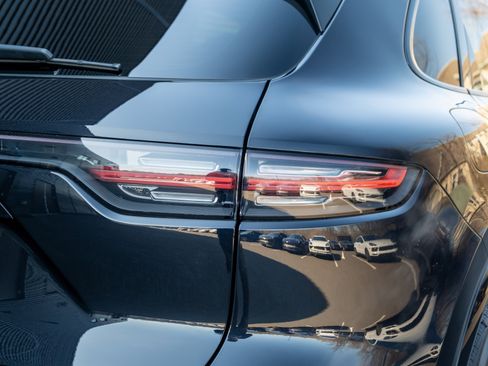 Certified 2022 Porsche Cayenne S Platinum image 46