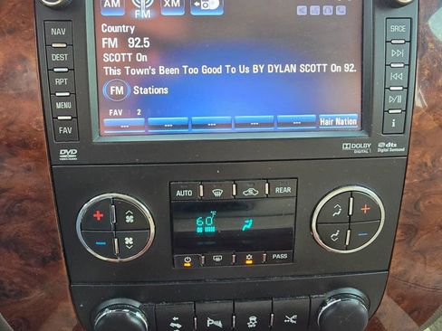 Used 2014 Chevrolet Suburban LTZ image 9