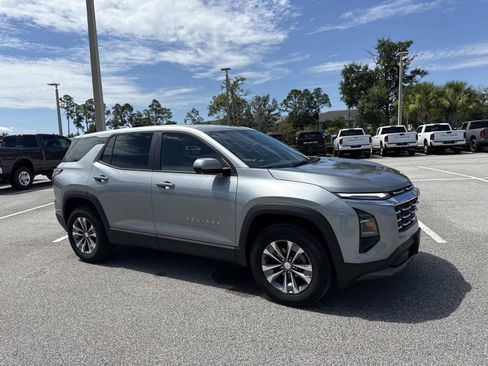 Used 2025 Chevrolet Equinox LT FWD image 1