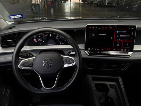 Used 2026 Volkswagen Tiguan SE FWD image 14