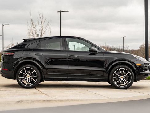 Used 2021 Porsche Cayenne Coupe image 3