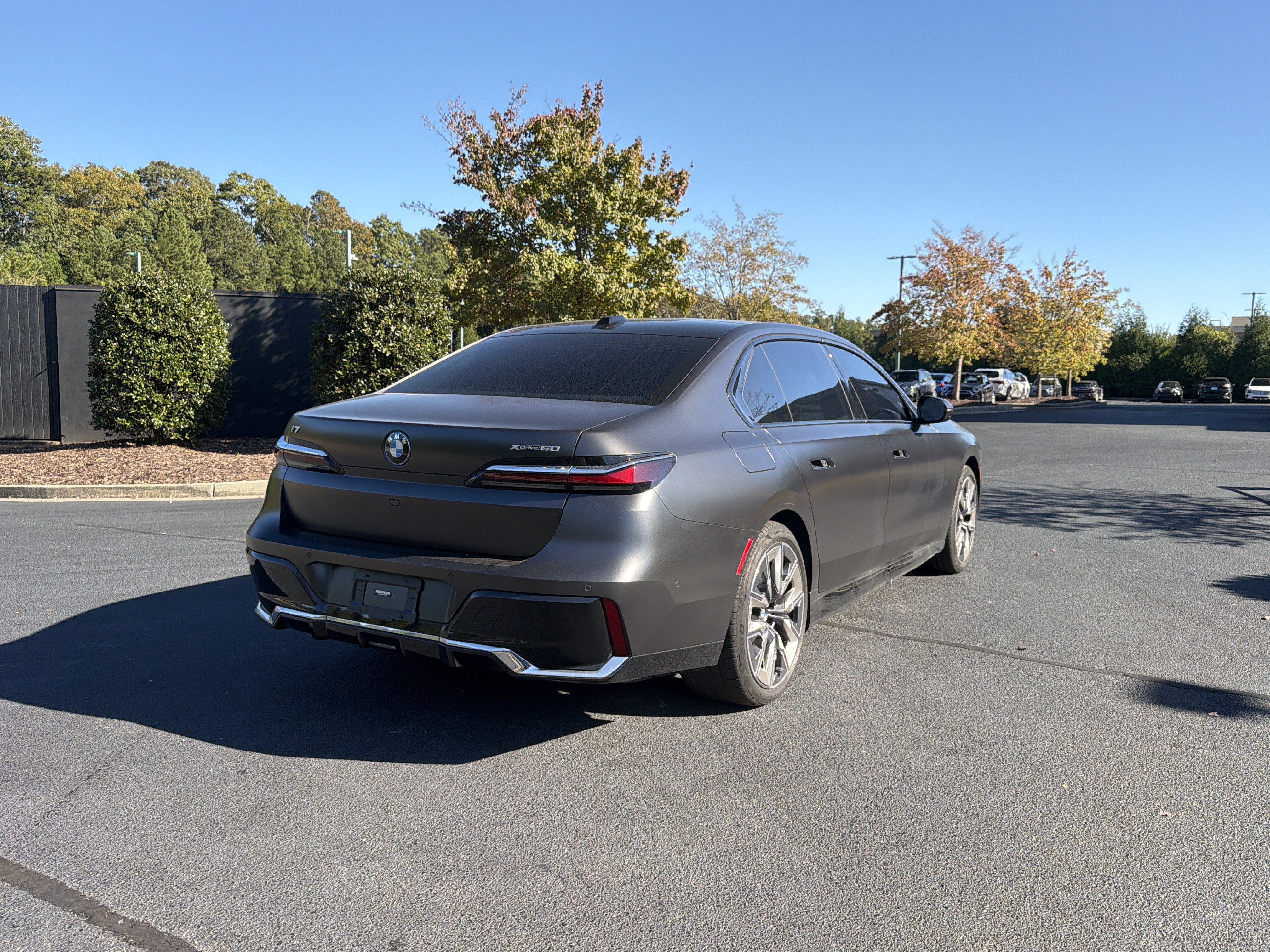 Used 2023 BMW i7 xDrive60 AWD/4WD image 3