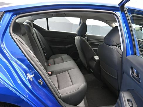 Used 2025 Nissan Altima 2.5 SV FWD image 23