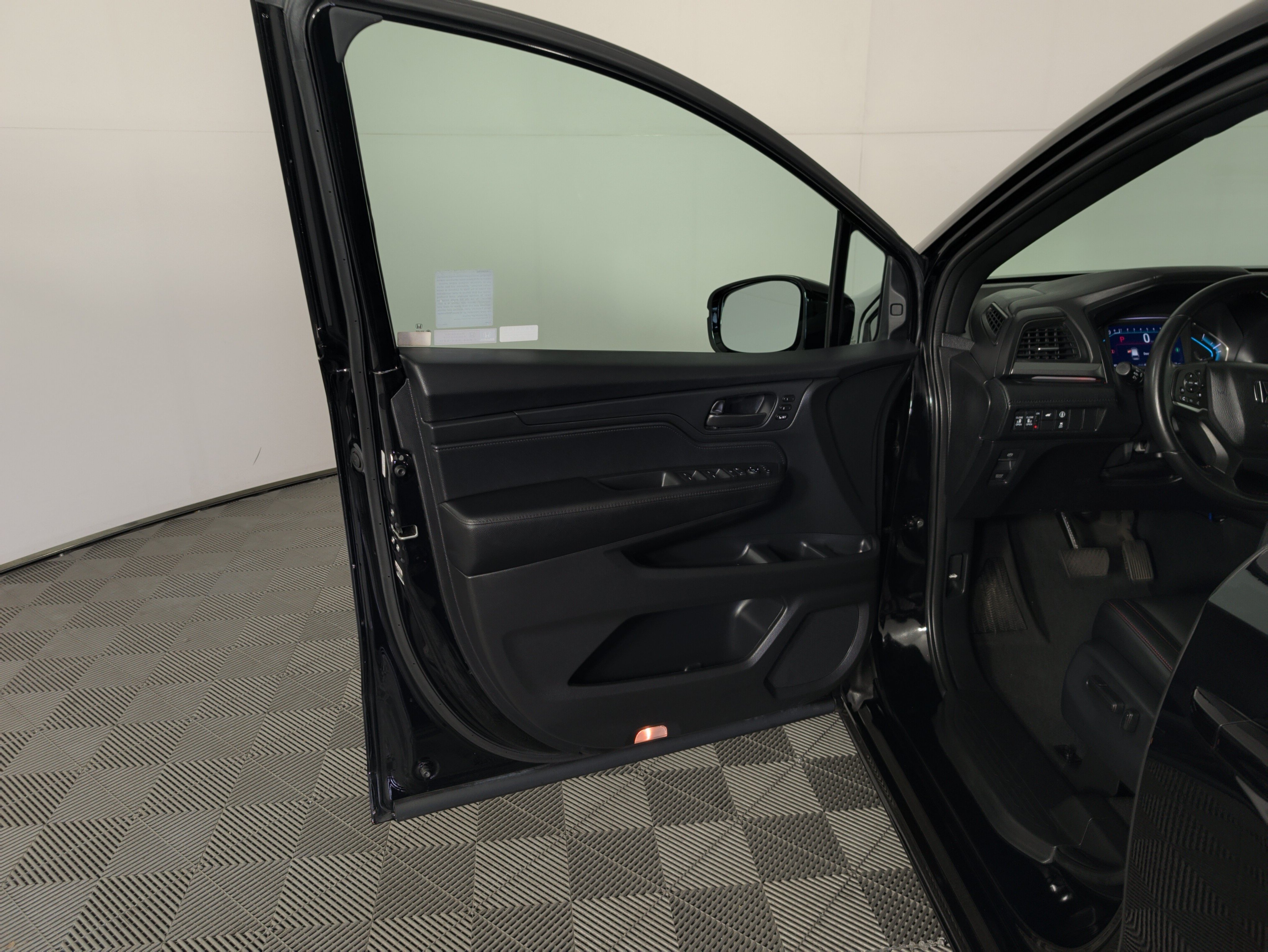 Certified 2023 Honda Odyssey Sport image 15