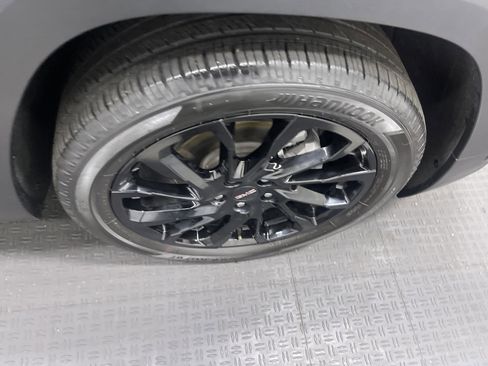 Used 2023 GMC Terrain SLT w/ Elevation Edition image 28